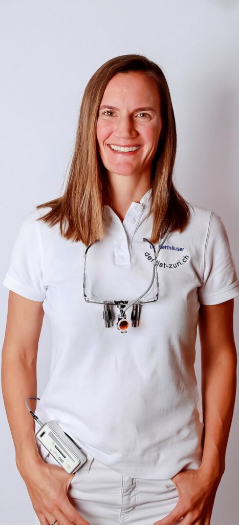 Zahnarztkollegin Dr. Betthäuser bietet zahnärztliche Vertretung an